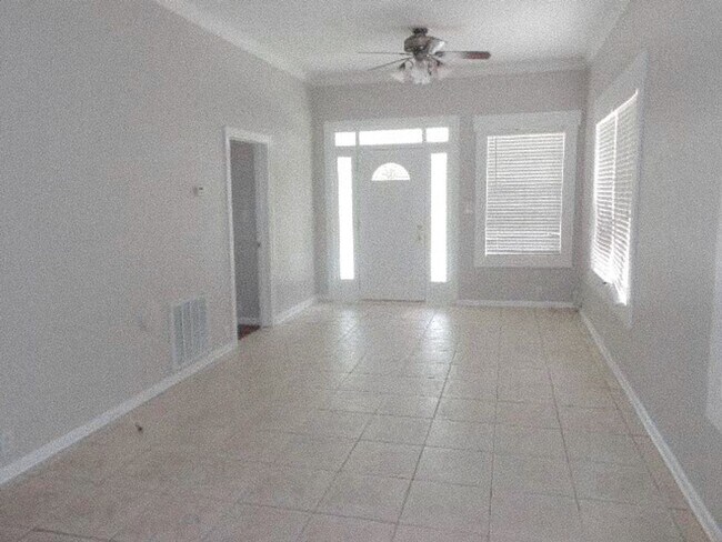 Building Photo - PRICE REDUCTION! 3/1.5 House