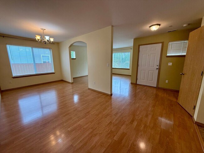 Building Photo - 3 Bed DuPont Home for Rent