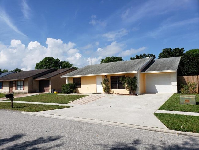 Building Photo - 3/2 Single Family Home