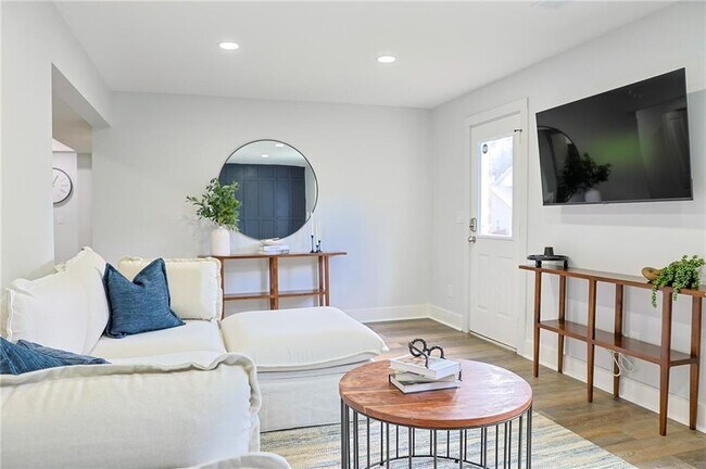 Building Photo - 2184 Skye Isles Pass SE