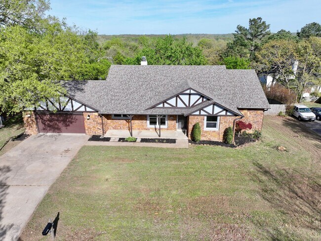 Foto del edificio - Spacious 4 Bed Home in Prime Claremore Location