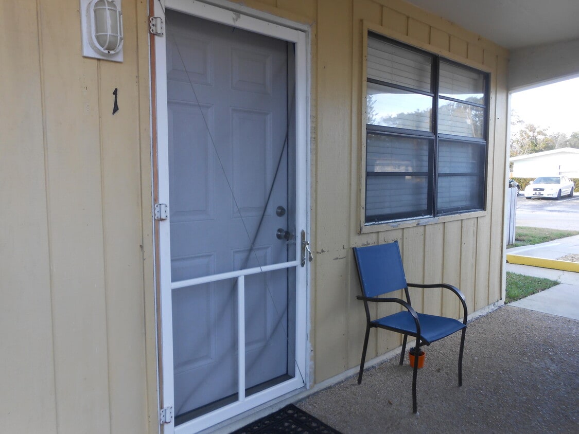 Building Photo - 6855 Poinsetta Ave