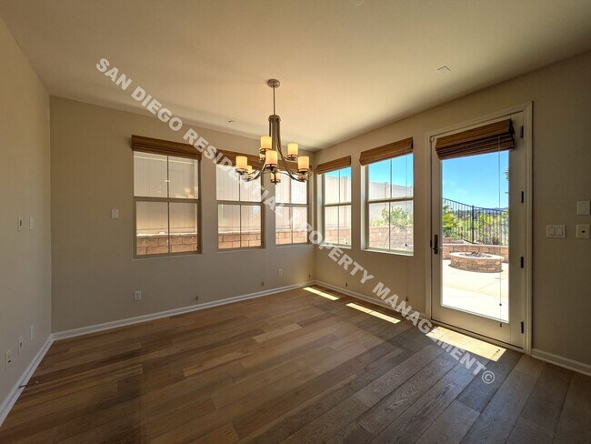 Foto del edificio - Spectacular Sorrento Valley View Home Avai...