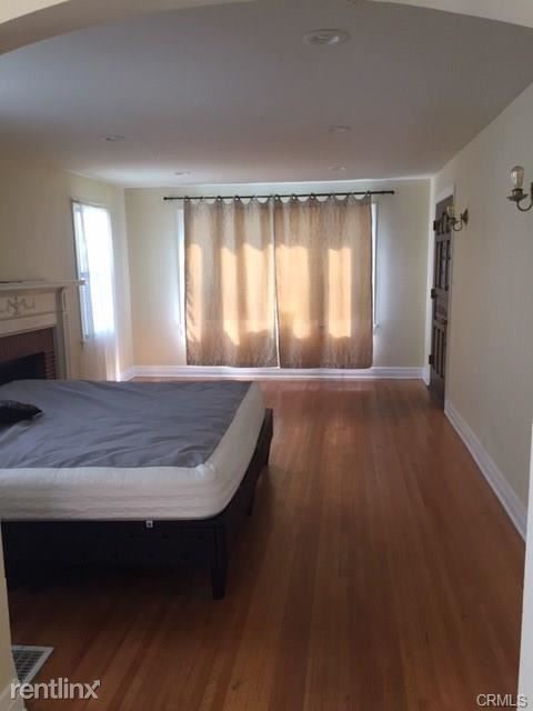 Building Photo - 3 br, 1.5 bath House - 2135 S Primrose Ave