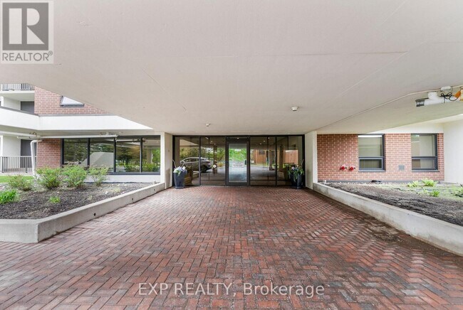 Photo du bâtiment - 665-1665 Bathgate Dr