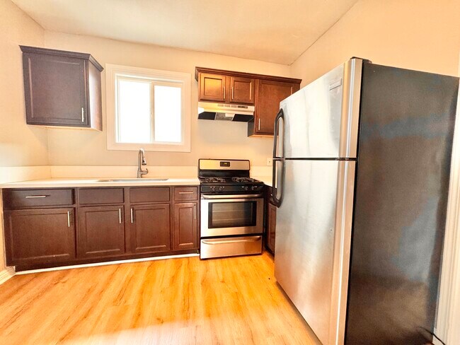 Building Photo - 4348 Lockwood Ave