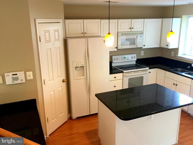 Building Photo - 25387 Bryson Dr
