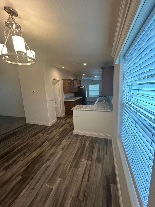Foto del edificio - 5 bedroom 3 Bath New House- 2 Car Attached...