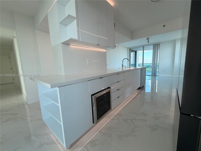 Building Photo - 2641 N Flamingo Rd