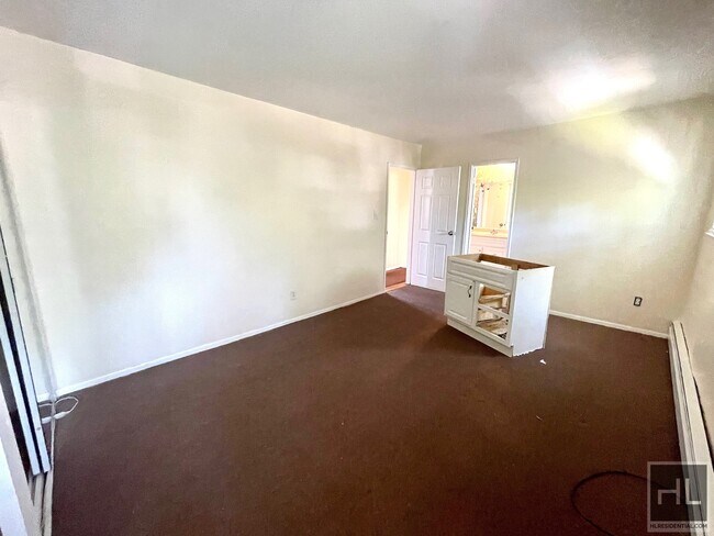 Building Photo - 3 Bedroom 1 Bath - LINDEN BOULEVARD