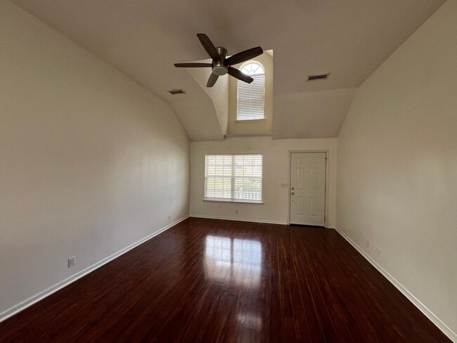 Photo - Nice 3 Bedroom 2 Bath plus Bonus Room in Murfreesboro - Available Immediately! House