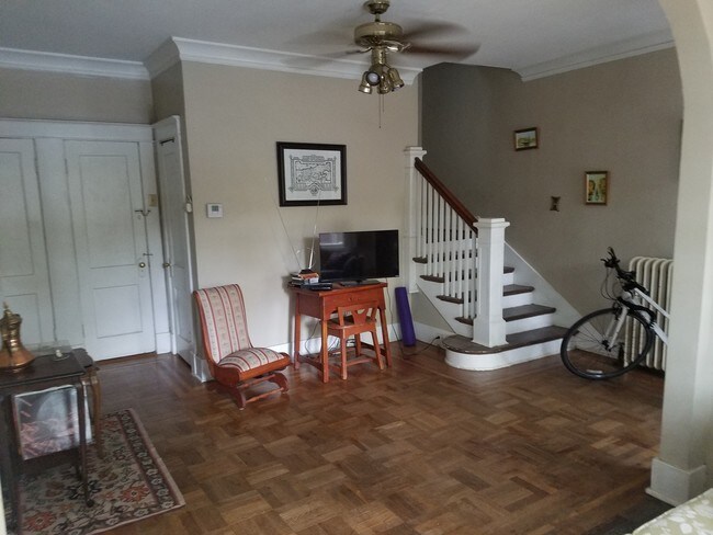 Sala de estar - 682 N Barksdale St