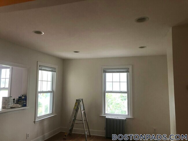 Building Photo - 19 Lothrop St