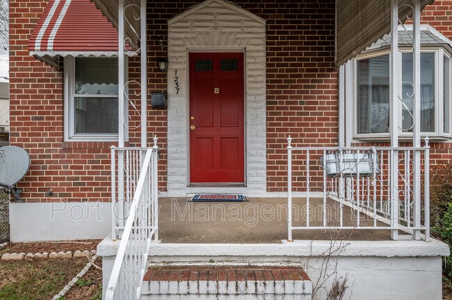 Foto del edificio - 1237 Delbert Ave