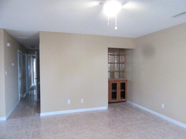 Foto del edificio - 1450 Turkey Ridge Rd