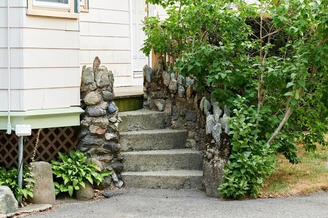 Building Photo - 127 Upham St