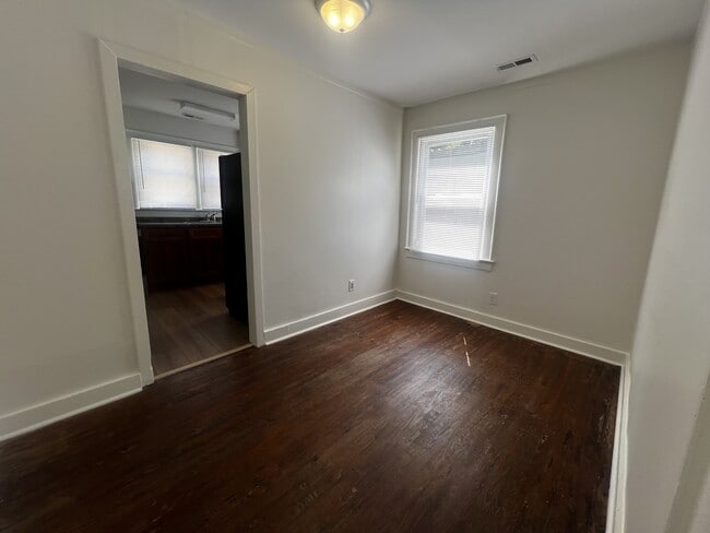 Photo - 202 Meares St House