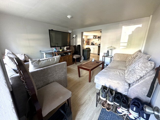 Foto del edificio - 2416 N Artesian Ave