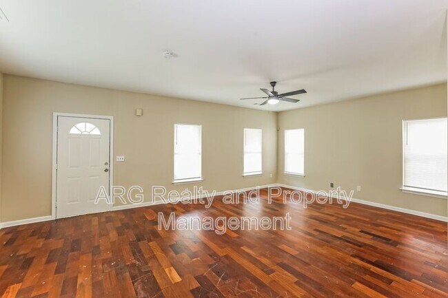 Foto del edificio - 2440 Main St NW