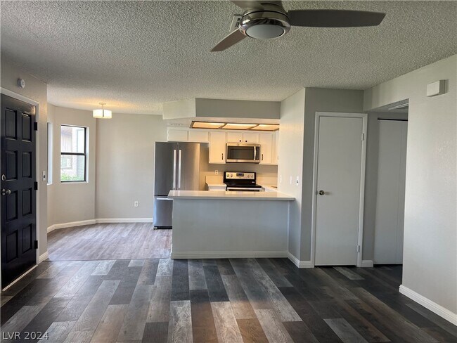 Foto del edificio - 849 Rock Springs Dr