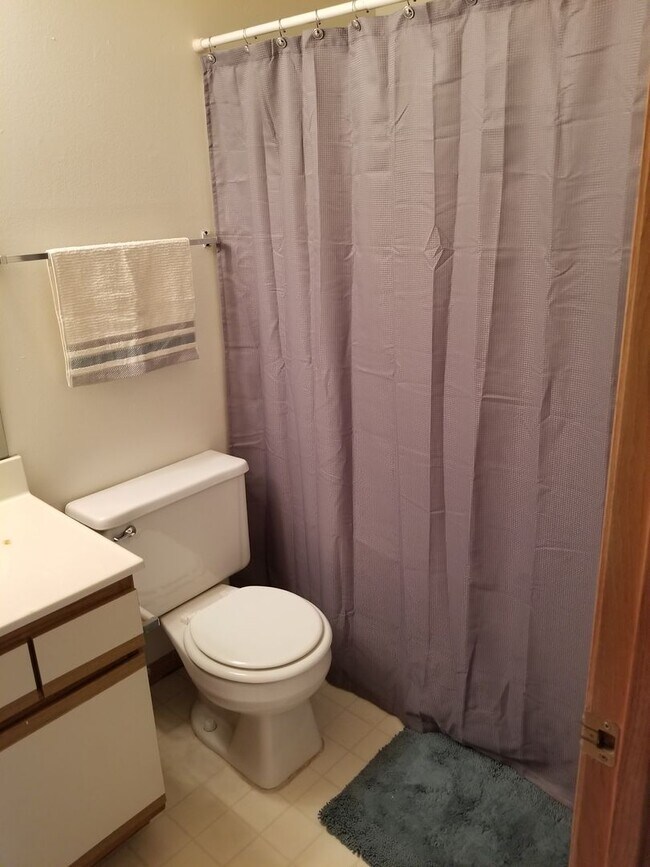 Building Photo - Affordable one bedroom on the Northside av...