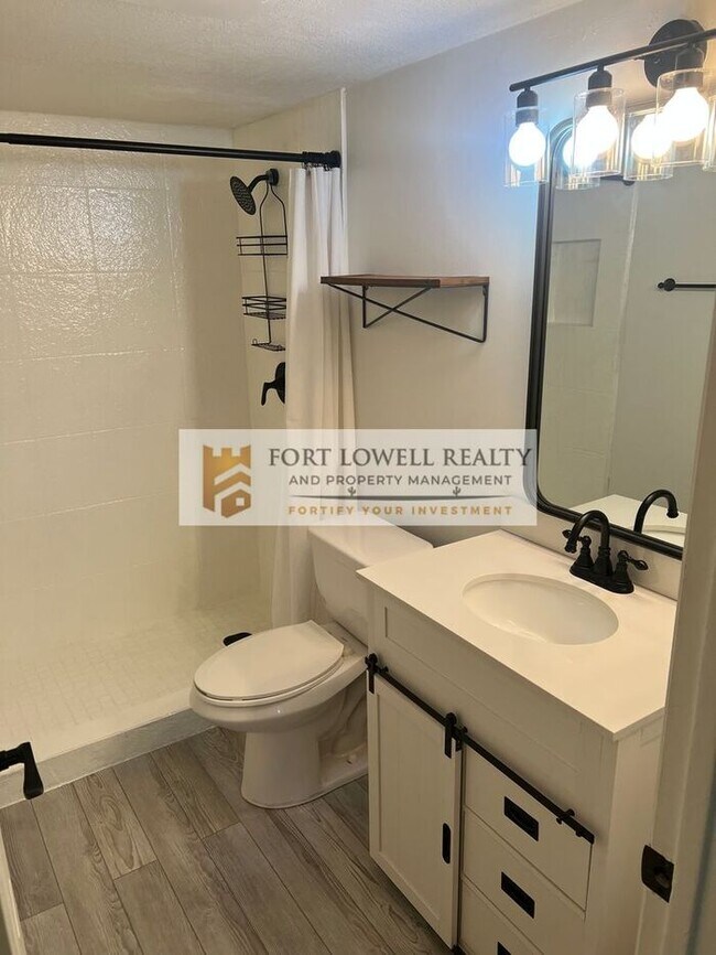 Building Photo - 3 Bed 2 Bath w/Washer&Dryer