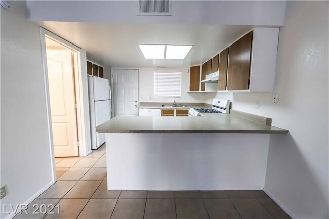 Building Photo - 476 Sellers Pl