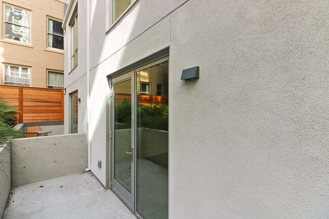 Building Photo - Brand-New Condo at Stage 1075