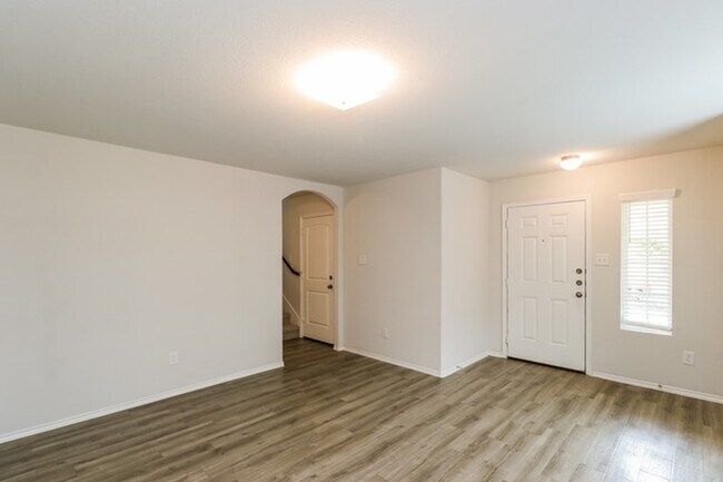 Foto del edificio - 2722 Madison Ct