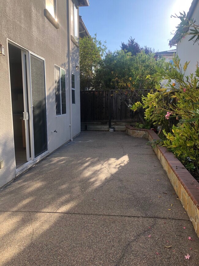 Foto del edificio - 2331 Millenium Ln