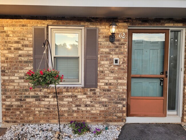 Foto del edificio - 62 Butternut Ln