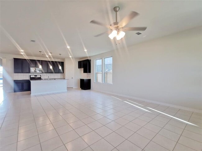 Foto del edificio - 24931 Providence Heights Way