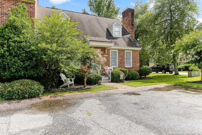 Building Photo - 2999 Delaware Dr