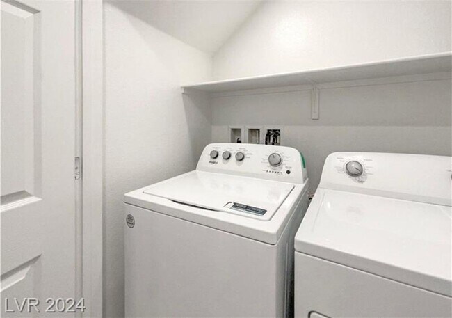 Foto del edificio - Your Dream Townhome Awaits!