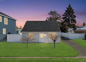 Building Photo - 1333 5th Ave