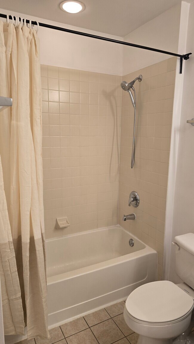 Baño - 125 N Euclid Ave