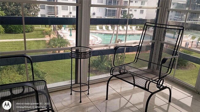 Building Photo - 1875 Sunny Dr