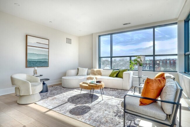 Building Photo - 62 Foundry St