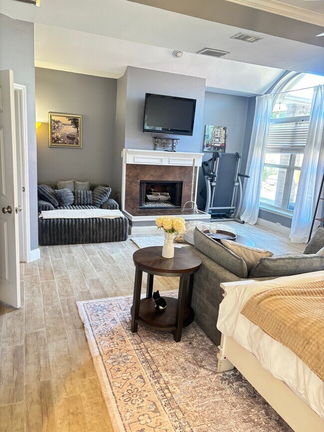 Foto del edificio - 1740 Forest Glen Dr
