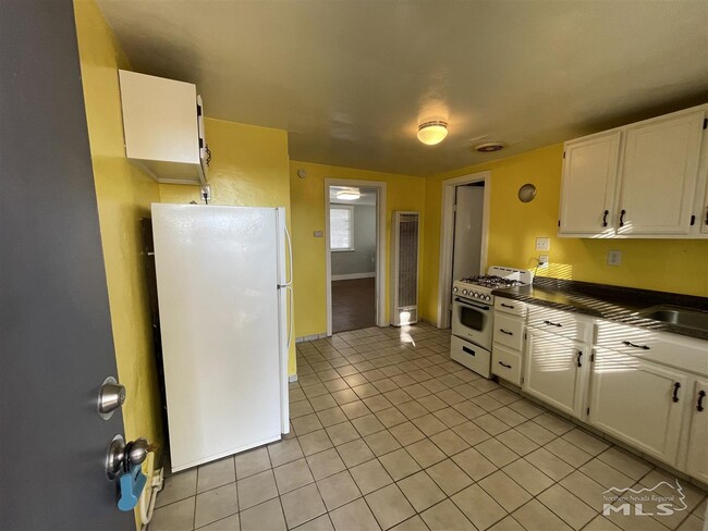 Foto del edificio - 528 E 7th St
