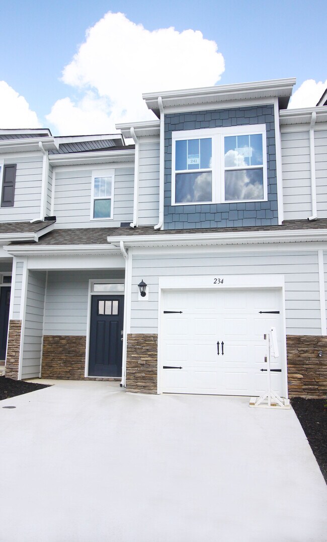 Building Photo - 234 Creekview Rd