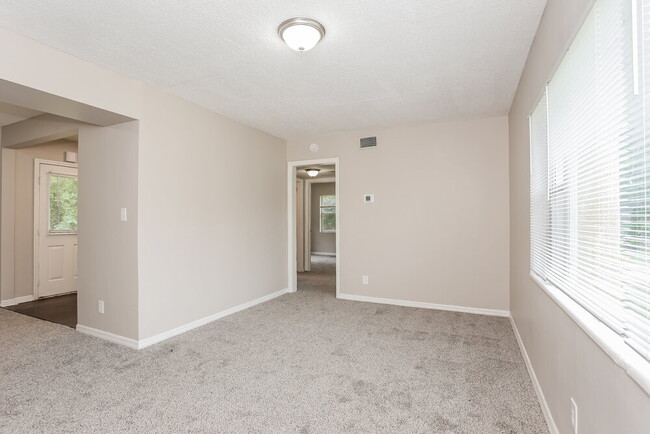 Building Photo - 447 Spring Forest Ave
