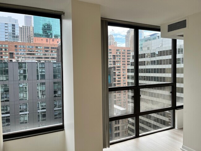 Foto del edificio - 230 E Ontario St