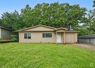 Building Photo - 1201 Park Dr