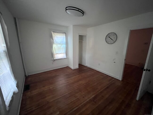 Foto del edificio - 323 Maple St