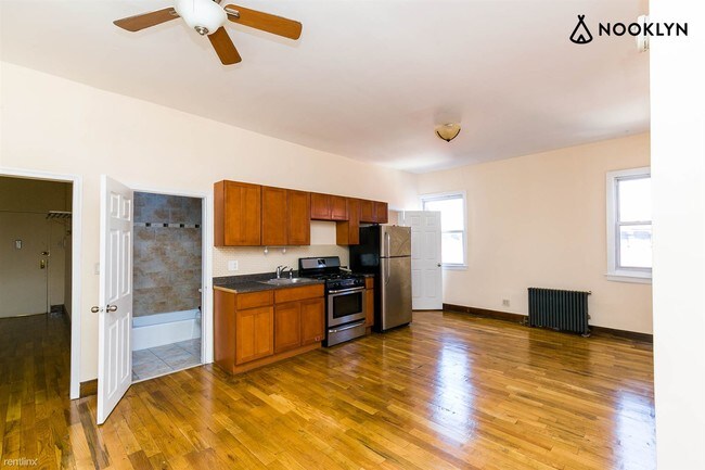 Building Photo - 3 br, 1 bath Apartment - 140 Franklin Ave