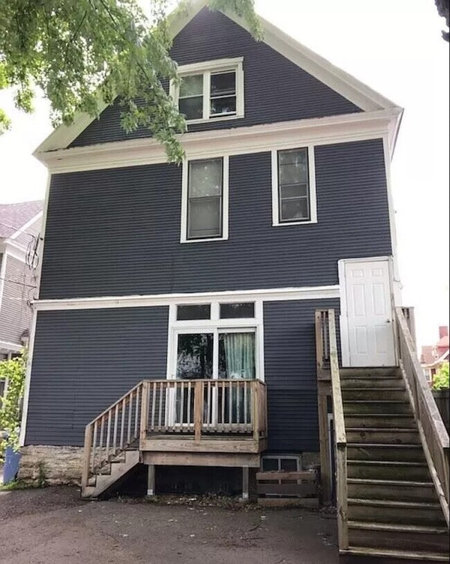 Foto del edificio - 2113 Bryant Avenue South, Unit 3