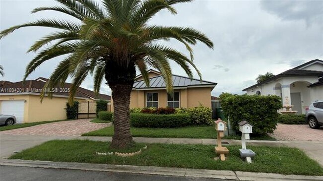 Foto del edificio - 1070 NW 129th Pl