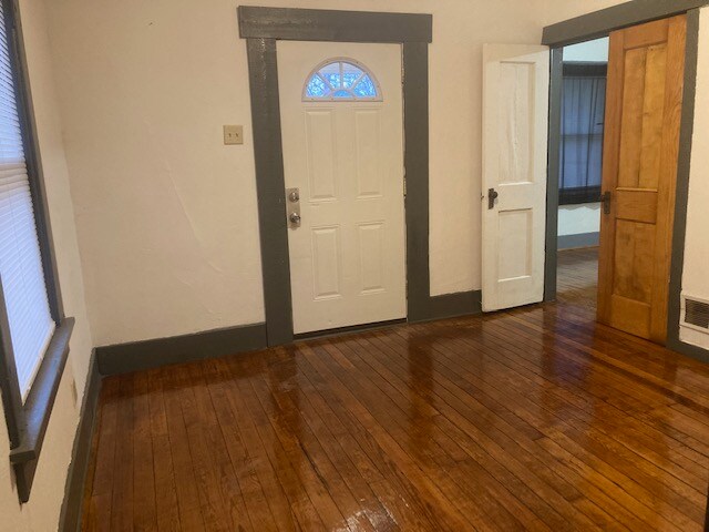 Foto del edificio - 2032 S Water St