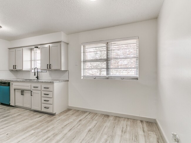 Foto del edificio - 1112 N Norman Ave